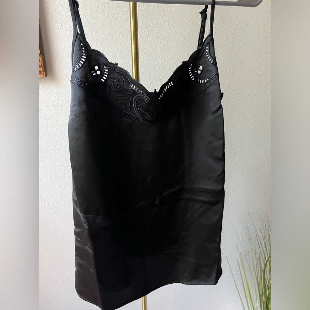 Black silk cami with lace trim
DM any offers or any questions! ☀️